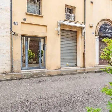 Lo Specchio Di アパート フェラーラ