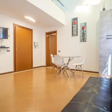 Lo Specchio Di 페라라