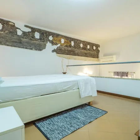 Lo Specchio Di アパート *